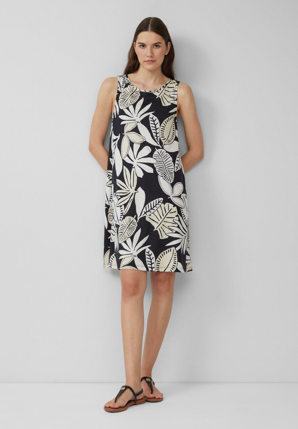 

Платье из джерси KURZES MIT CUT-OUT-DETAIL s.Oliver, черный