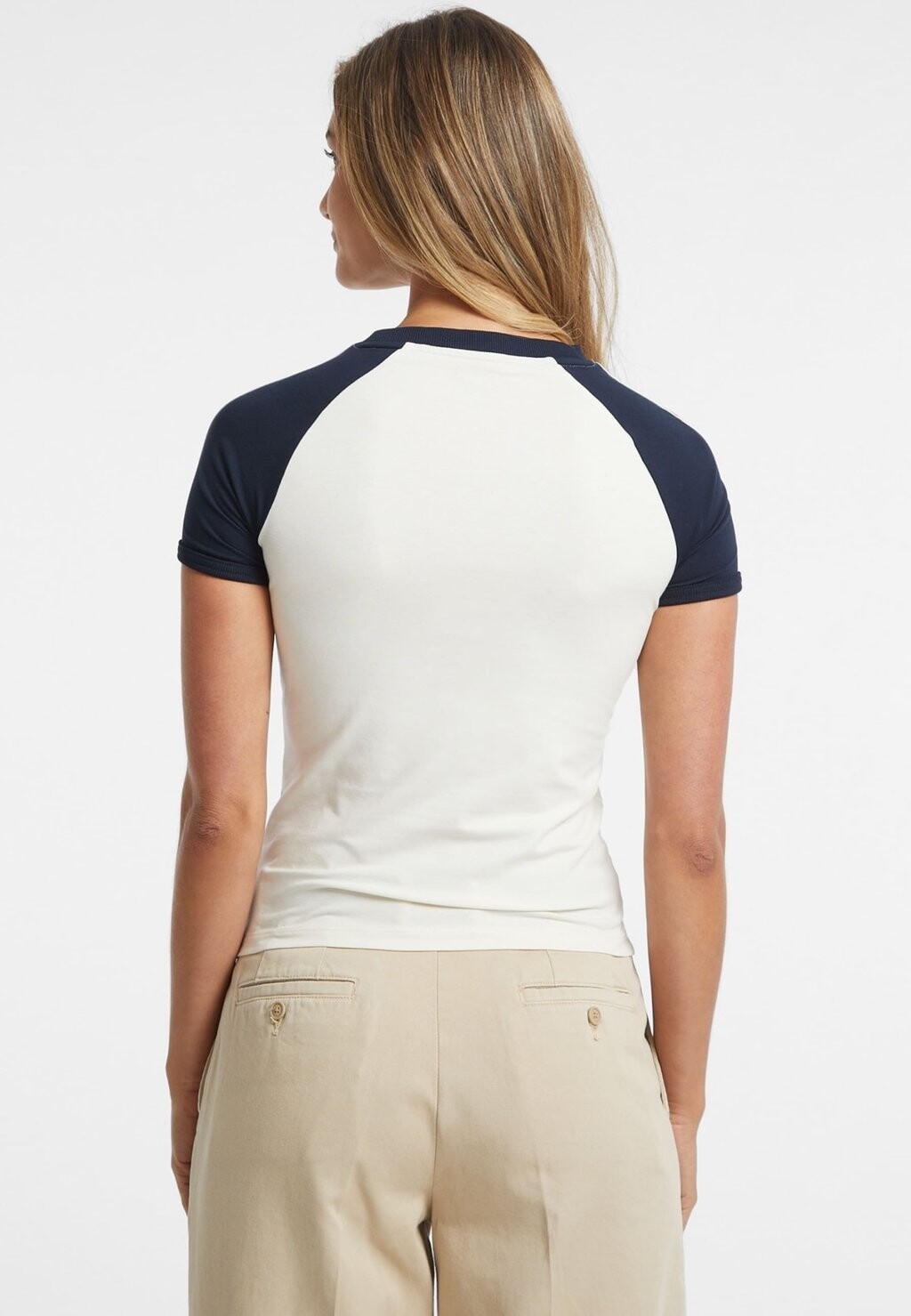 

Футболка с принтом RAGLAN WAPPEN LOGO Guess Jeans, белый