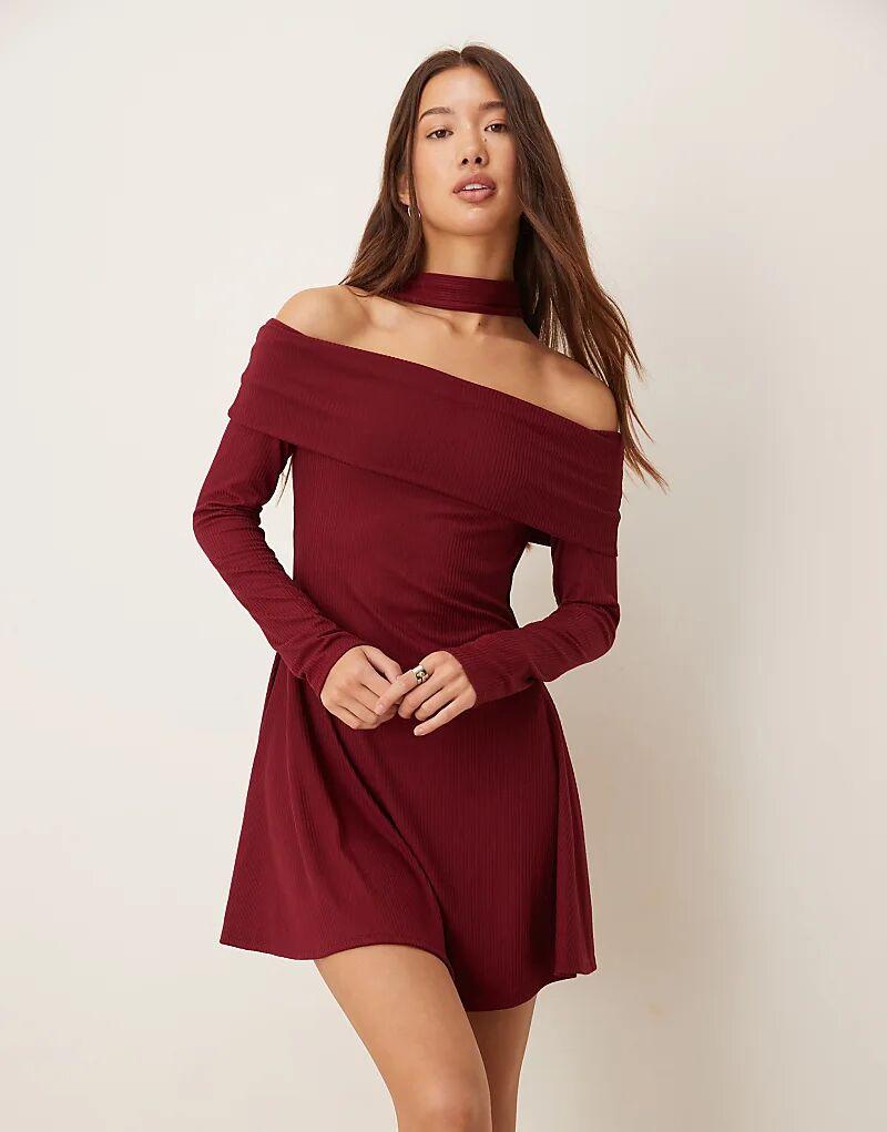 

Мини-платье ASOS DESIGN в рубчик с вырезом-бардо и шарфом бордового цвета