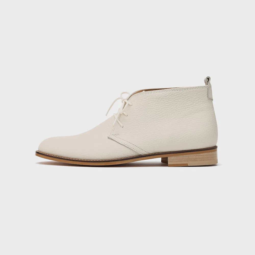 Мужские ботинки Firenze.A Standard Round Toe Chukka, кремовые с тиснением — фото 3