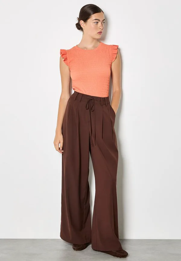 

Футболка с фактурными оборками на рукавах и принтом Apricot, Coral, Розовый, Футболка с фактурными оборками на рукавах и принтом Apricot, Coral