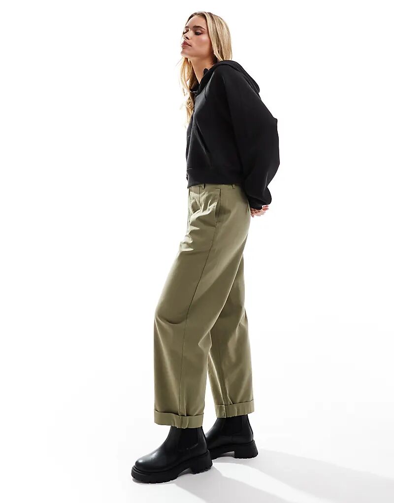 

Брюки-бочонки Petite с отворотами оливкового цвета ASOS DESIGN