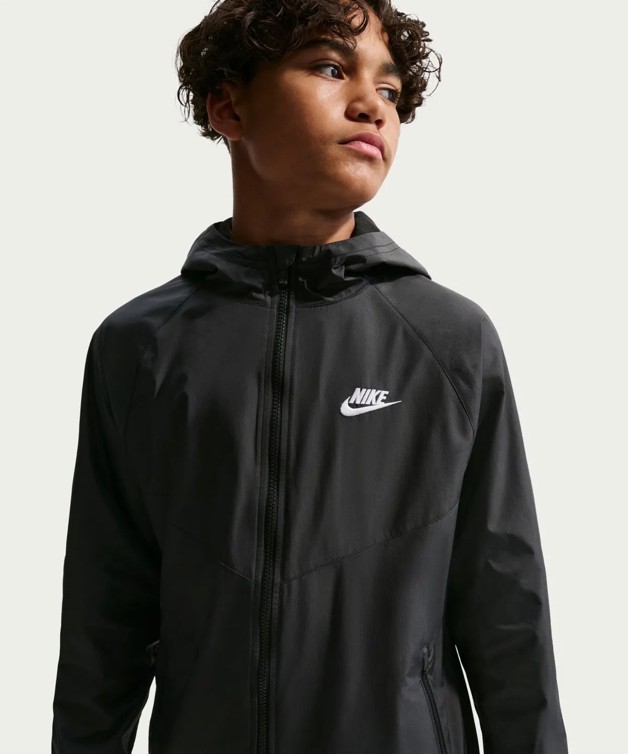 Детская куртка-худи Nike с водоотталкивающей пропиткой, чёрная