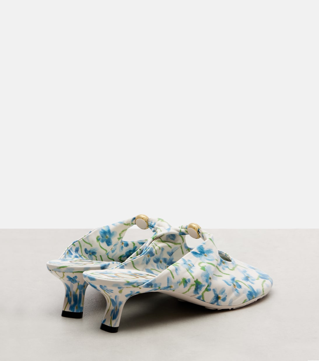 Плетеные кожаные мюли Pebble Soft 45 с цветочным принтом Loewe, Soft White/Blue — фото 2