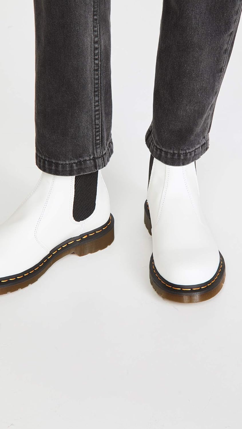 Женские ботинки Dr. Martens 2976 Chelsea из гладкой кожи с желтой прострочкой, белый — фото 3