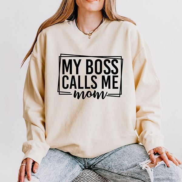 

Легкий свитшот My boss calls me mom Simply Sage Market, Ivory