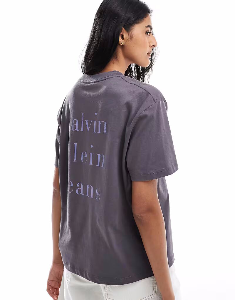 

Футболка Calvin Klein Jeans с принтом логотипа на спине серого цвета