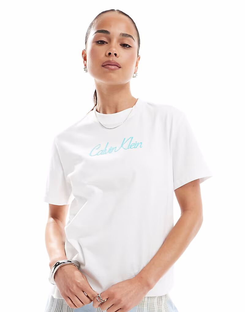 

Белая футболка с логотипом Calvin Klein Jeans