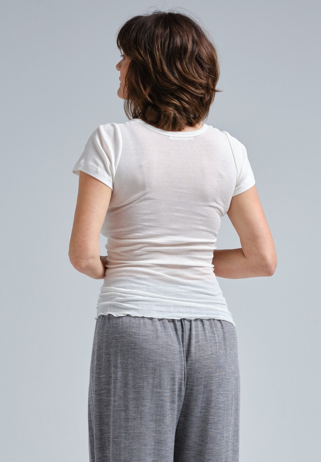

Базовая футболка Roseanna Seamless Basic, кремовый