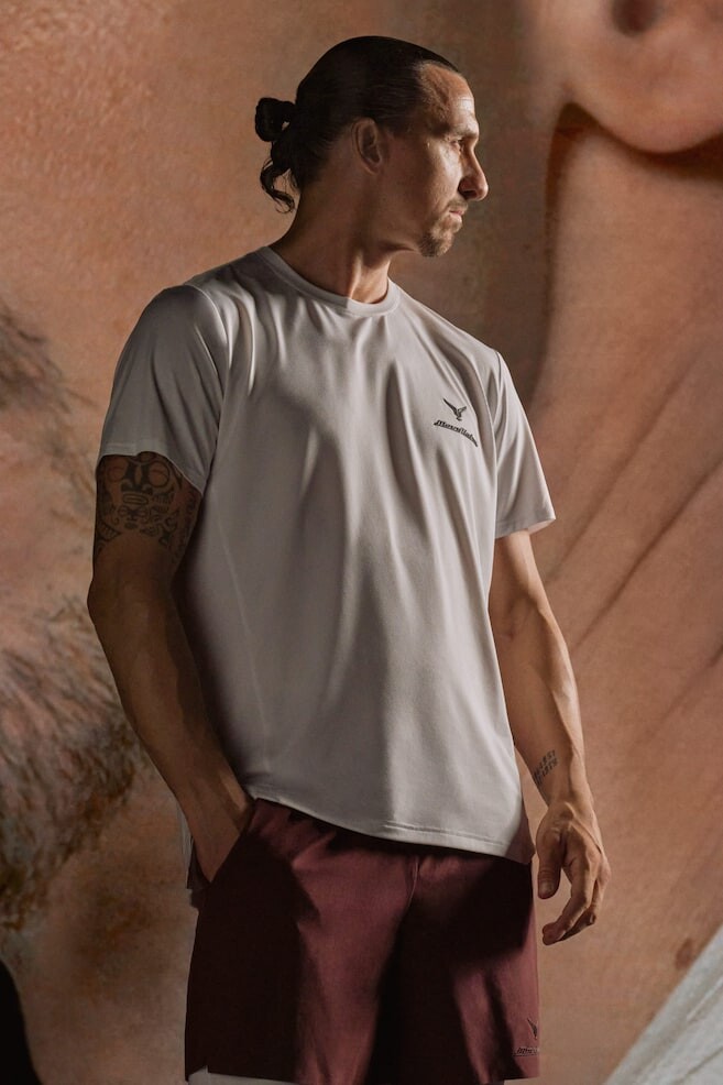 

Спортивная рубашка из материала DryMove, прямого кроя. H&M, белый