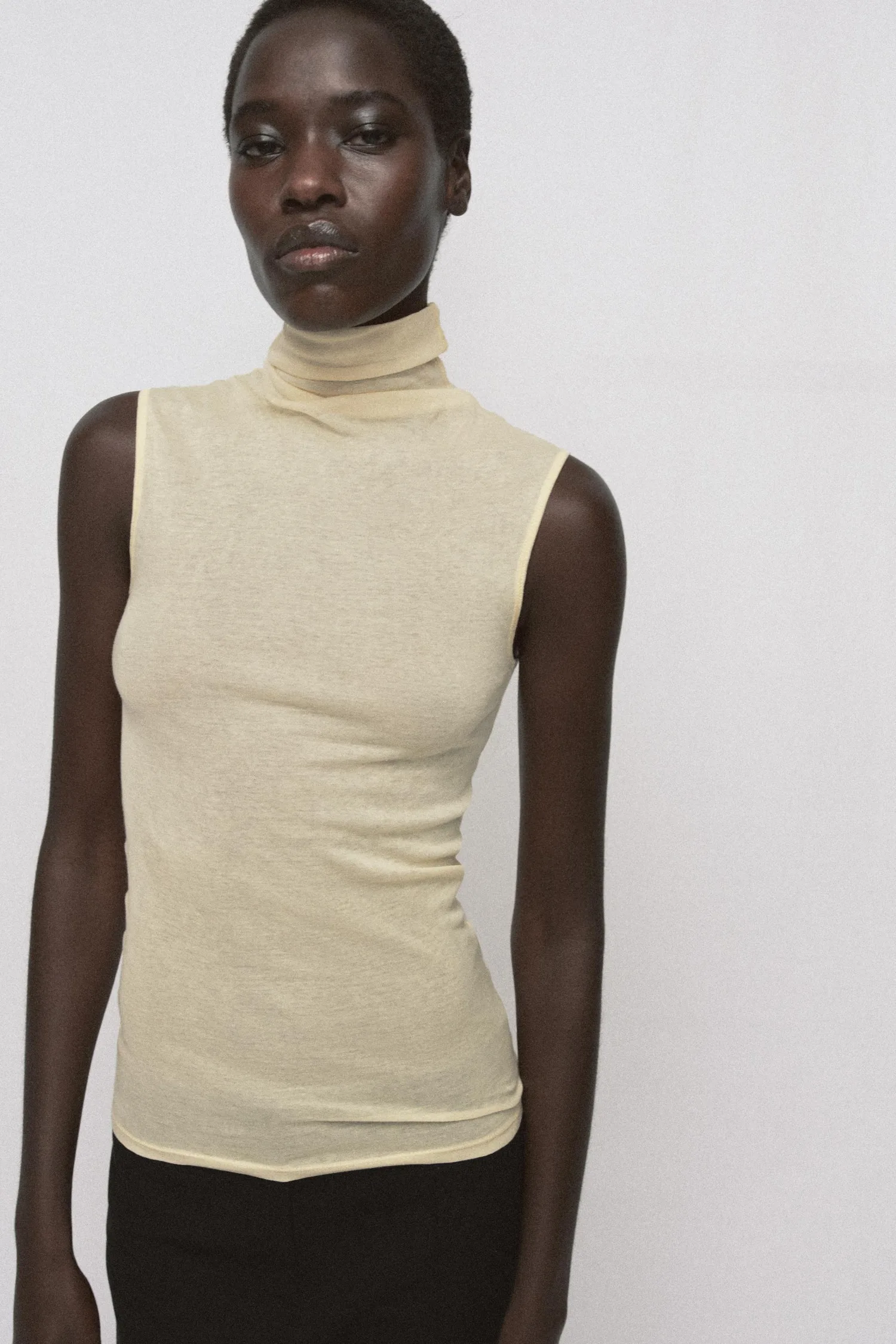 Zara Футболка с высоким воротником supima