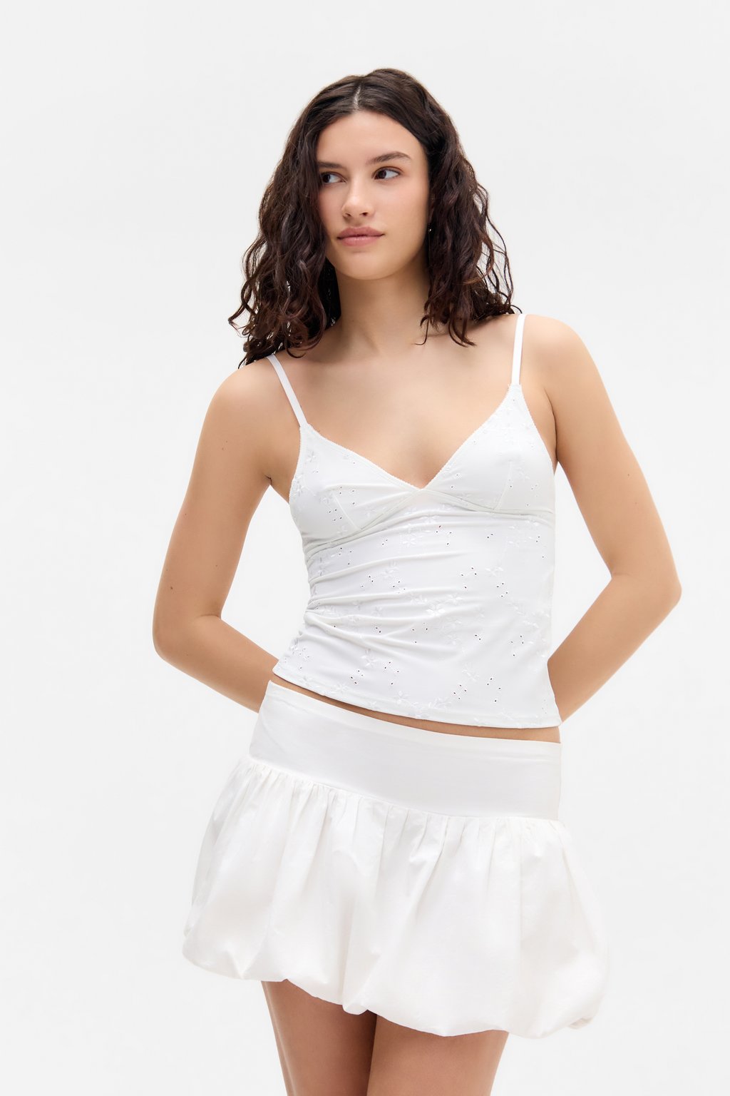 

Топ JE TAIME BRODERIE BDG Urban Outfitters, белый