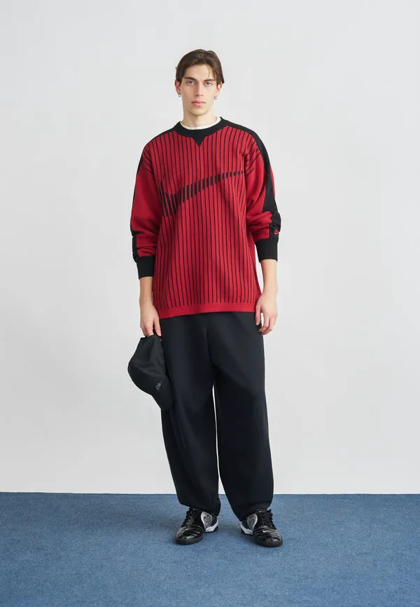 Клубный свитер Nike Sportswear, Team Crimson/Black — фото 2