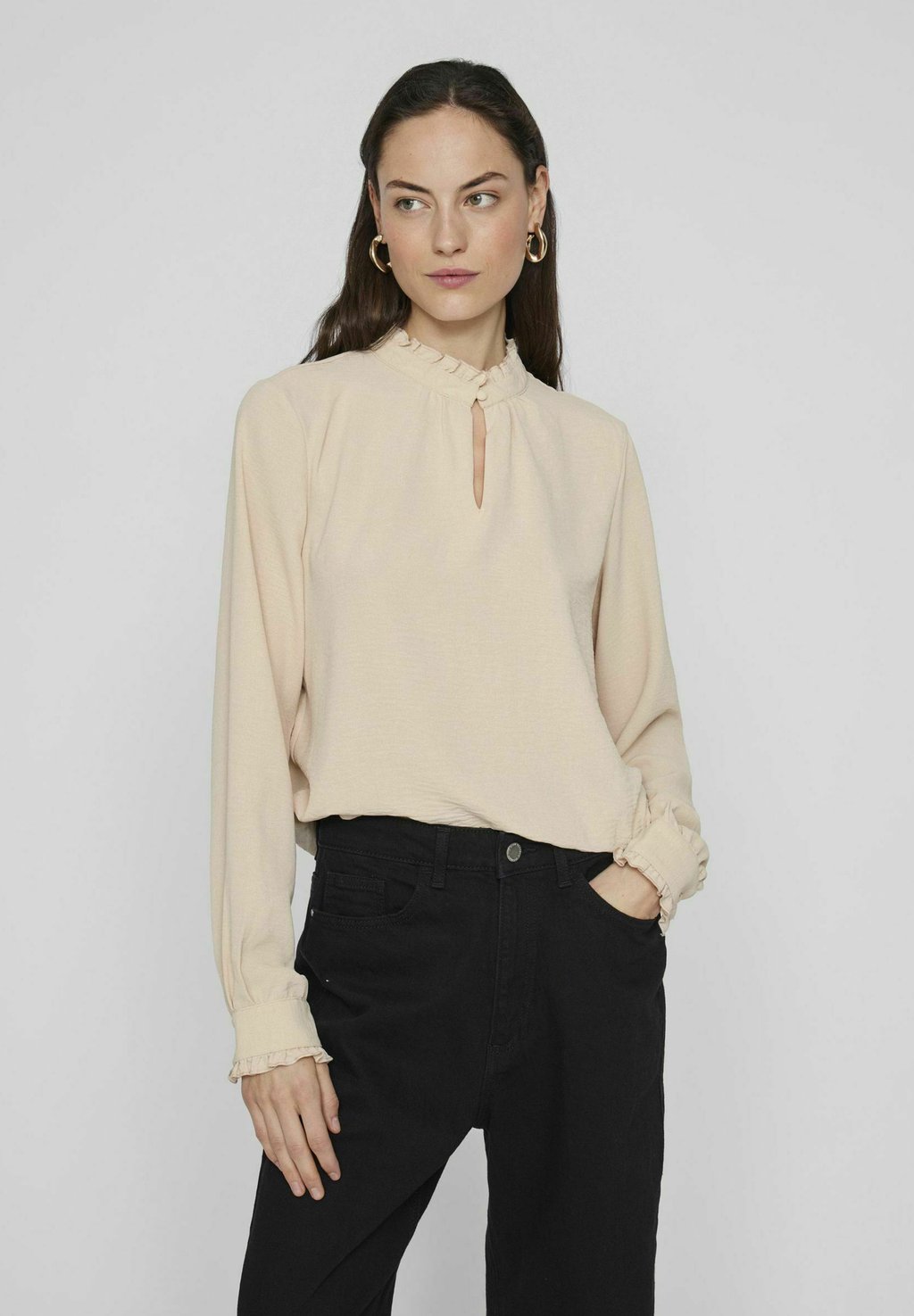 

Блуза MIT LANGEN ÄRMELN HIGH NECK VILA, белый