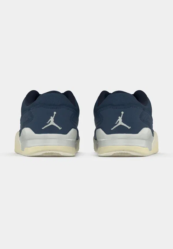 Кроссовки тренировочные Jordan Flight Court, obsidian/sail/coconut milk/light midnight, цвет обсидиан/парус/кокосовое молоко/светлая полночь — фото 4
