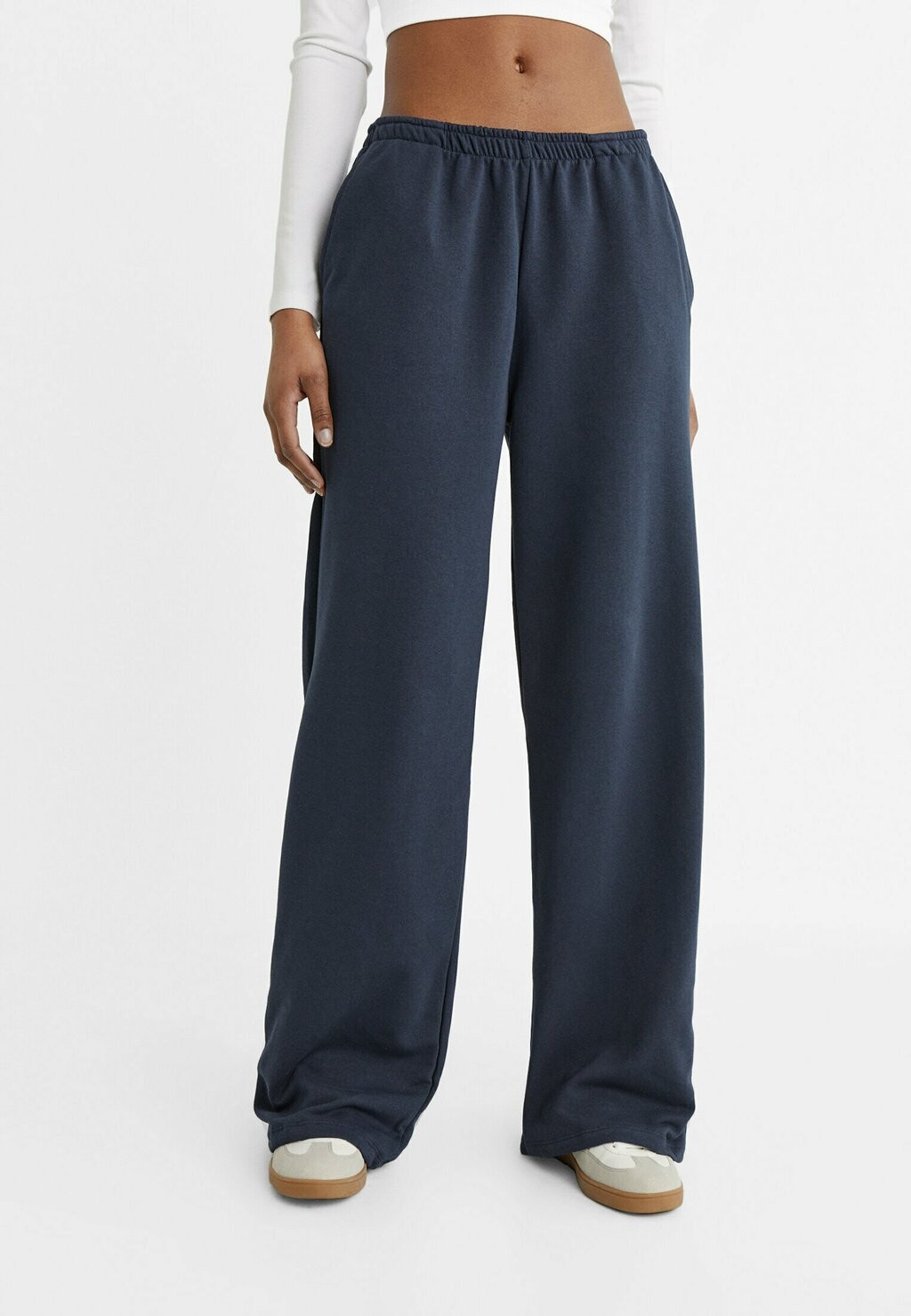 

Брюки спортивные Stradivarius, цвет dark blue