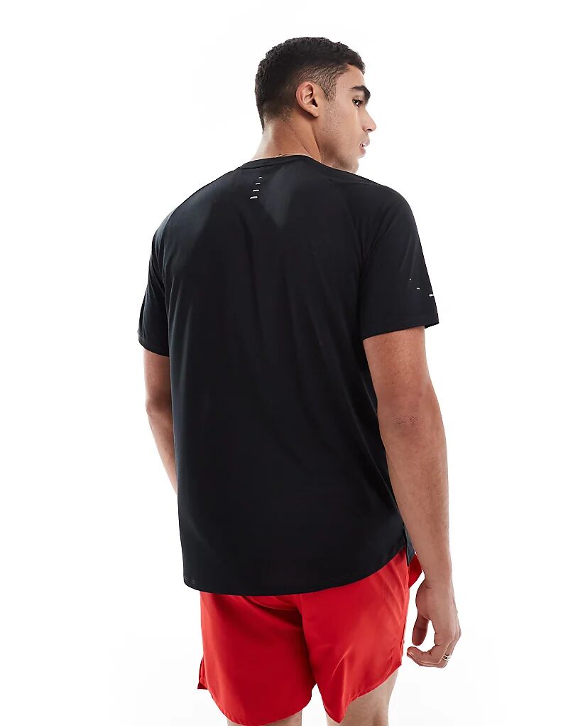Топ с короткими рукавами Dri-FIT Stride черного цвета Nike Running — фото 2
