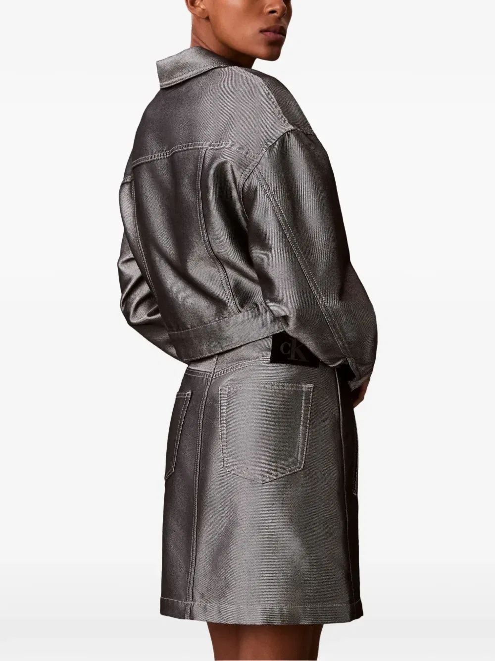 Укороченная куртка с эффектом металлик Calvin Klein, серый — фото 4