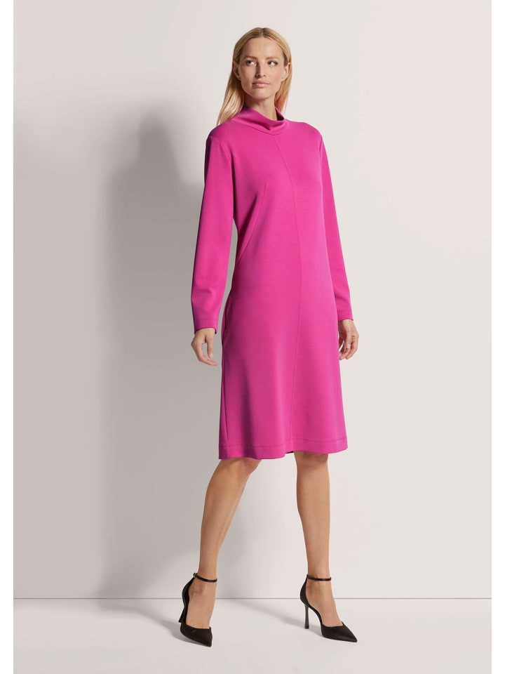 

MADELEINE Трикотажное платье со стоячим воротником, средней длины, цвета фуксии