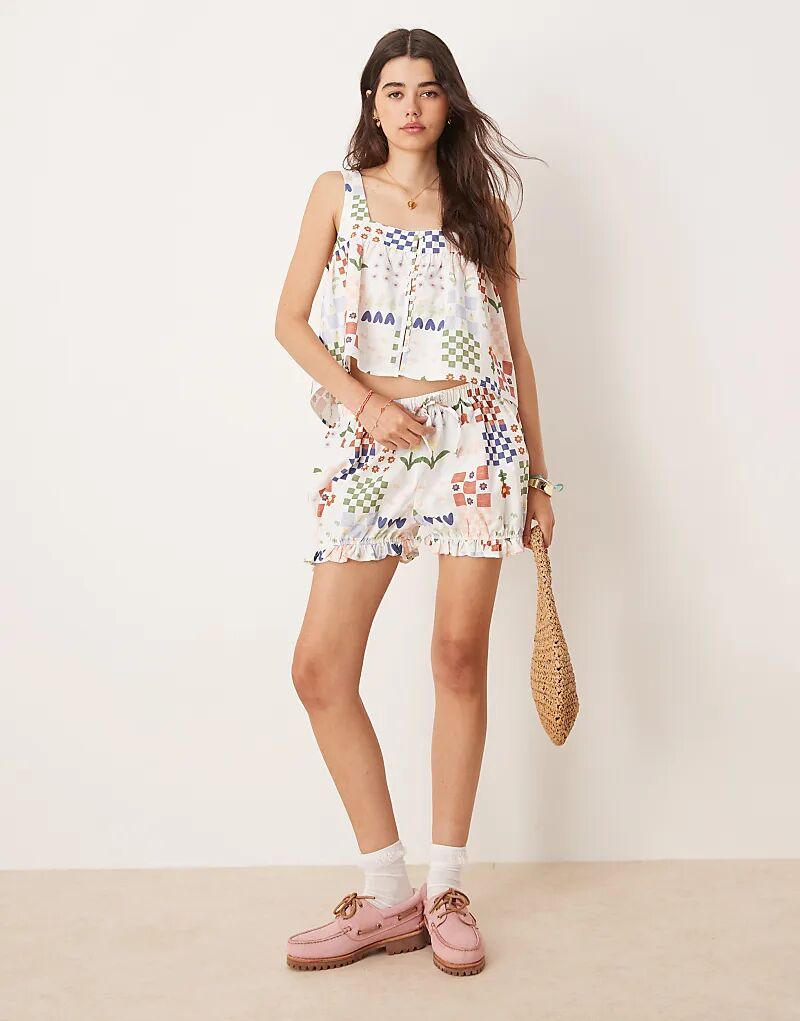 

Микро-шорты ASOS DESIGN с плиточным принтом