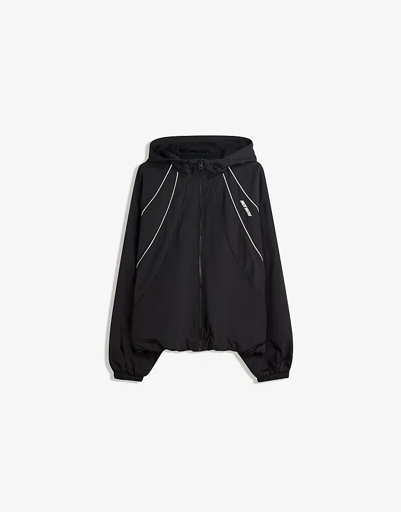 

Легкая куртка Bershka с капюшоном черного цвета
