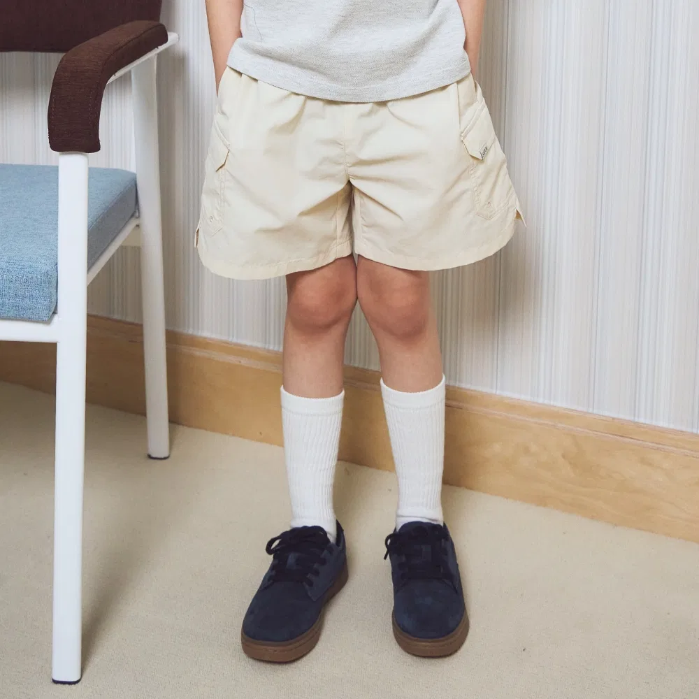 Детские нейлоновые шорты карго кремовые от Satur Kids