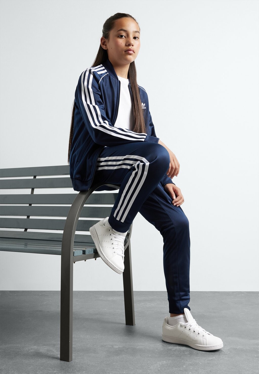 

Куртки-бомберы ADICOLOR SUPERSTAR TRACK KIDS adidas, темно-синий