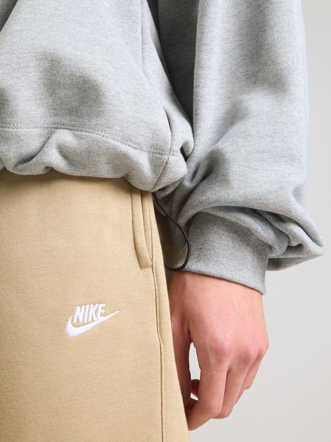 Nike Sportswear Свитшот 'CLUB' в темно-сером цвете — фото 2