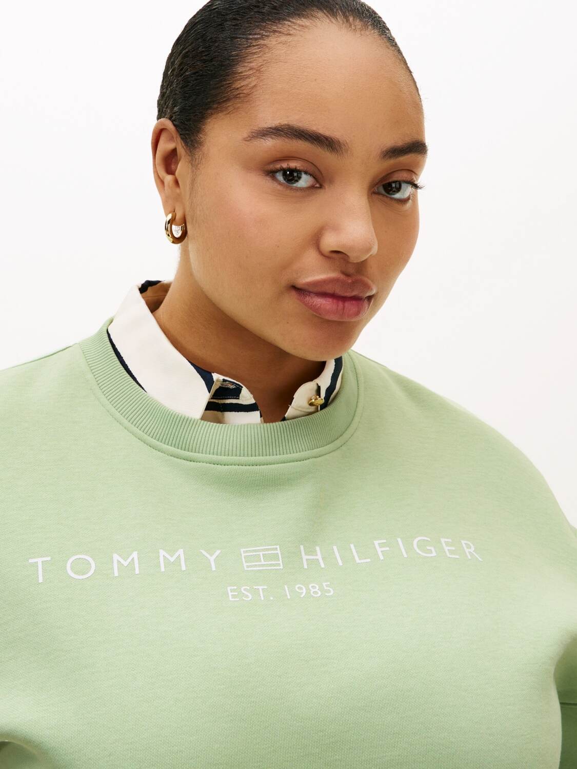 Tommy Hilfiger Curve Свитшот в светло-зеленом цвете — фото 2