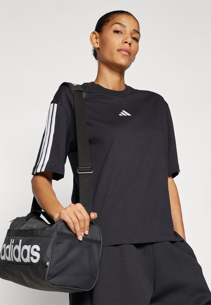 Футболка Adidas Sportswear ESSENTIALS 3 STRIPES BOYFRIEND, Black/White/Black — фото 4