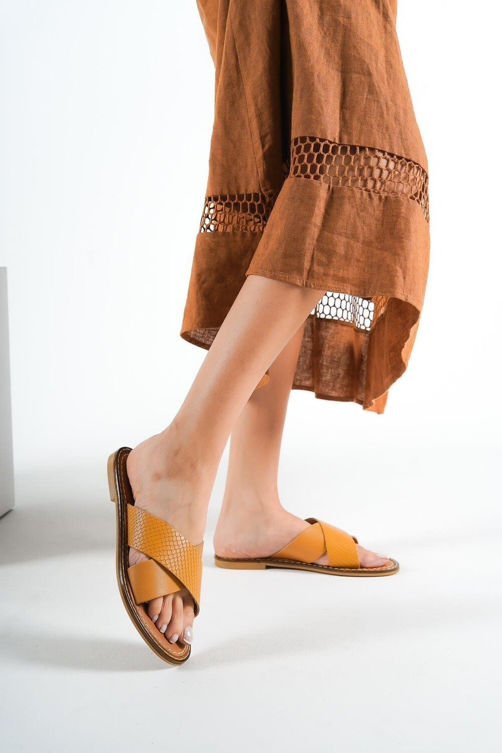 

Capone 881 Женские тапочки из натуральной кожи Bodrum Tan Capone Outfitters, коричневый