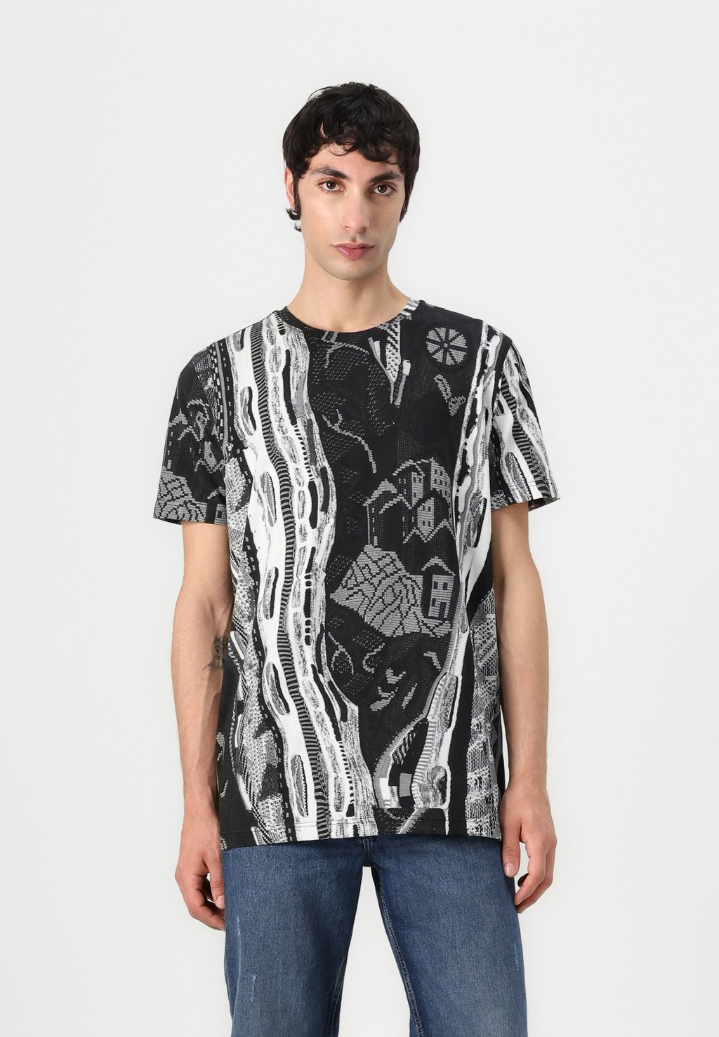 

Футболка с принтом UNISEX Carlo Colucci, черный