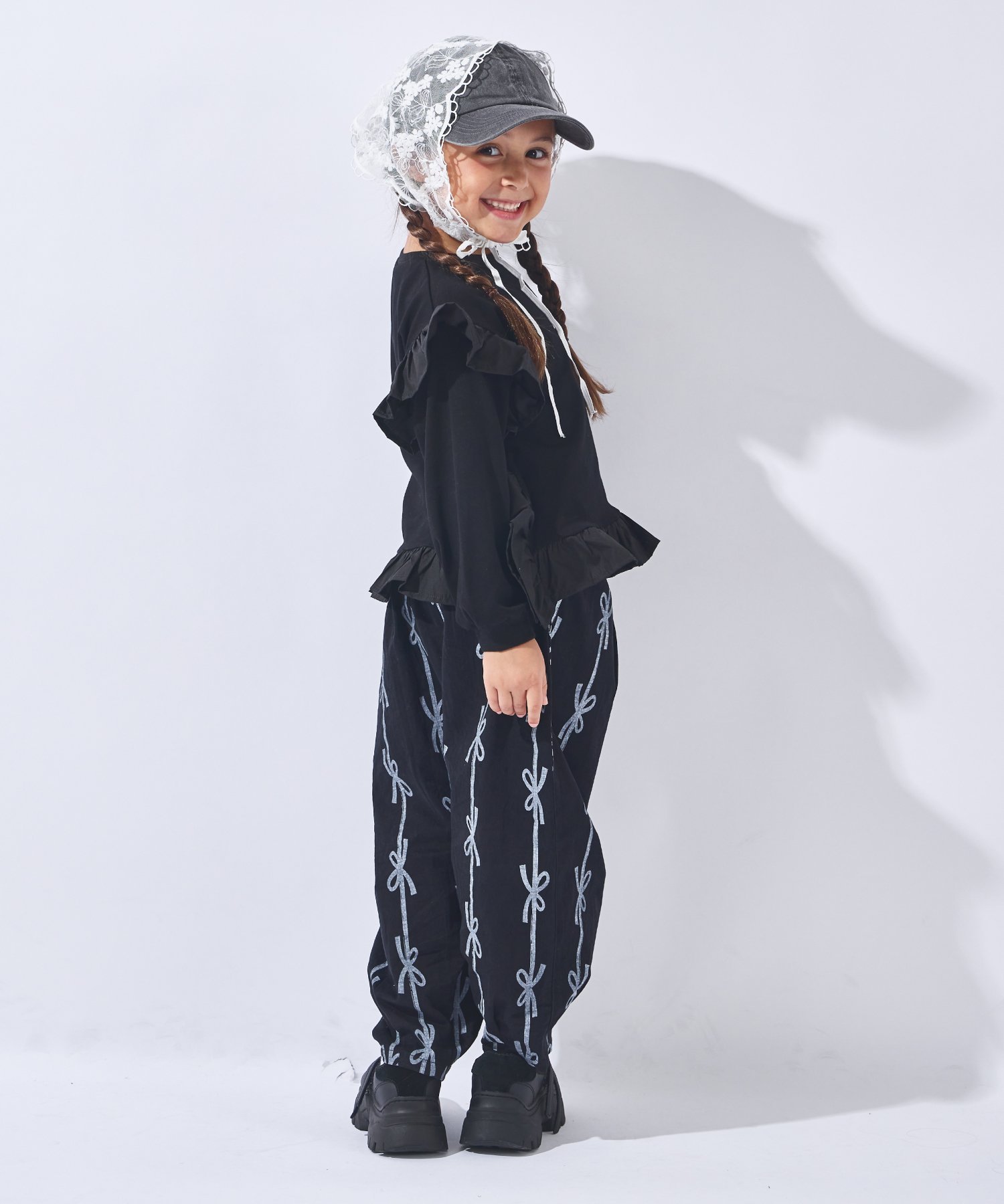 Длинные брюки с принтом по всей поверхности Ever Closet, Ribbon Black — фото 3