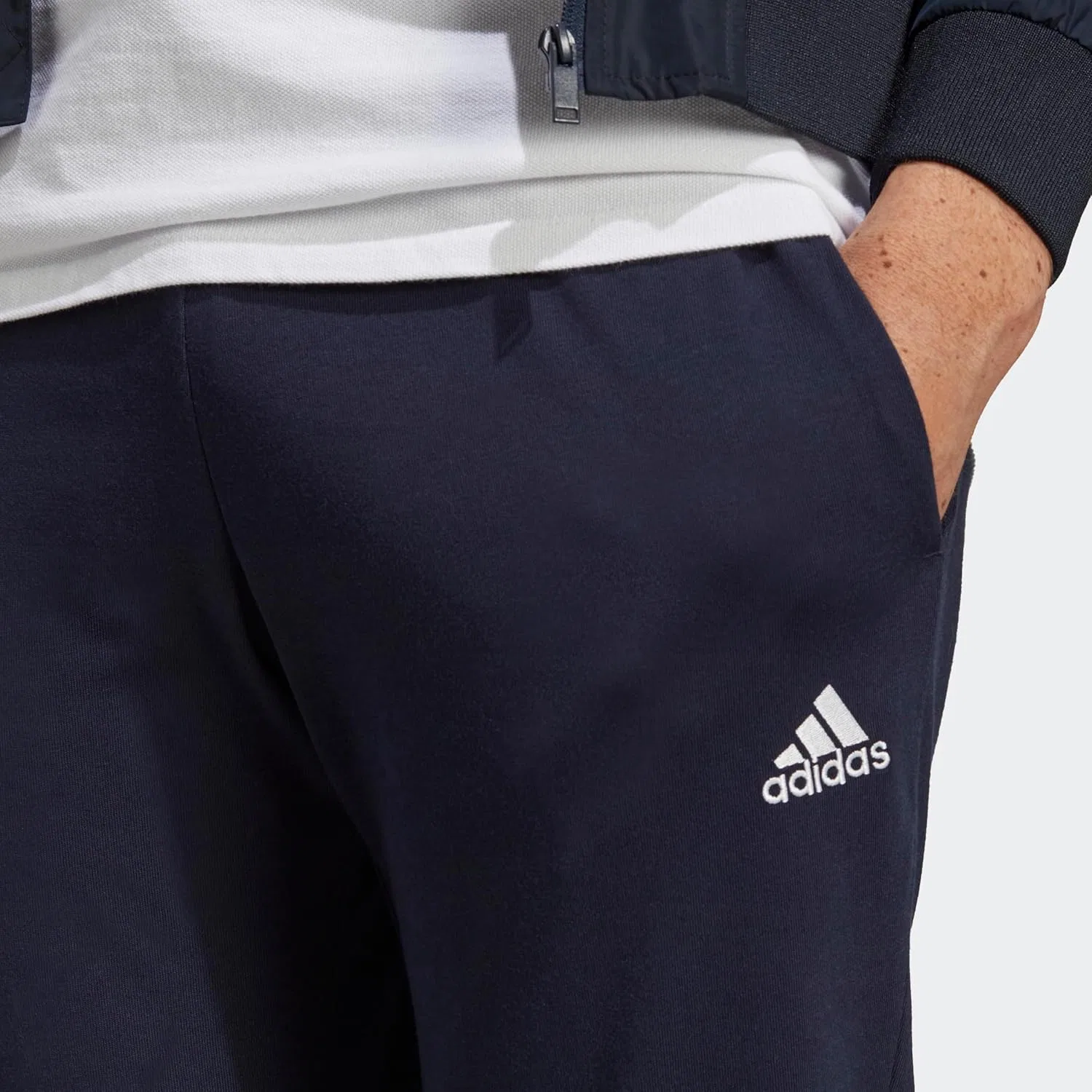 adidas - Спортивные брюки Essentials Single Jersey Tapered Elasticized Cuff Logo Pants для мужчин — фото 3