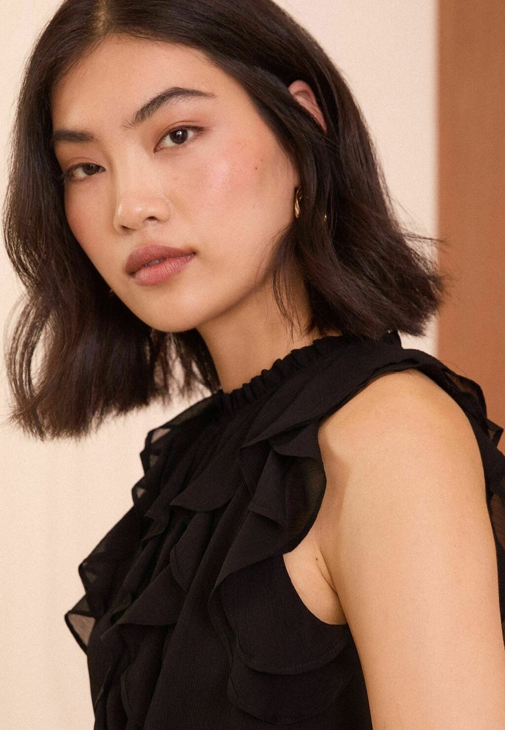 

Блуза SLEEVELESS RUFFLE DETAIL REGULAR FIT Love & Roses, черный