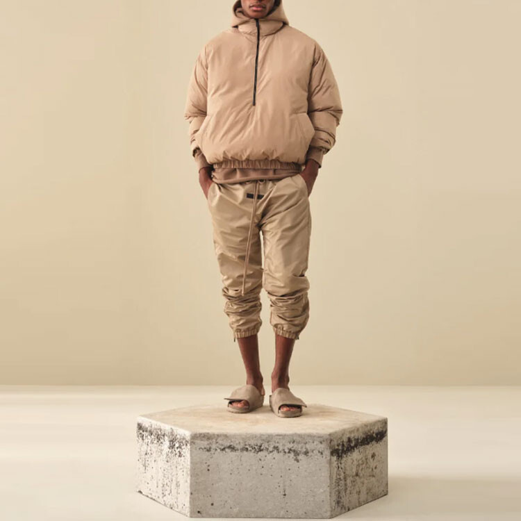 SS22 Стеганая куртка мужская дубово-коричневая Fear Of God Essentials, коричневый — фото 3