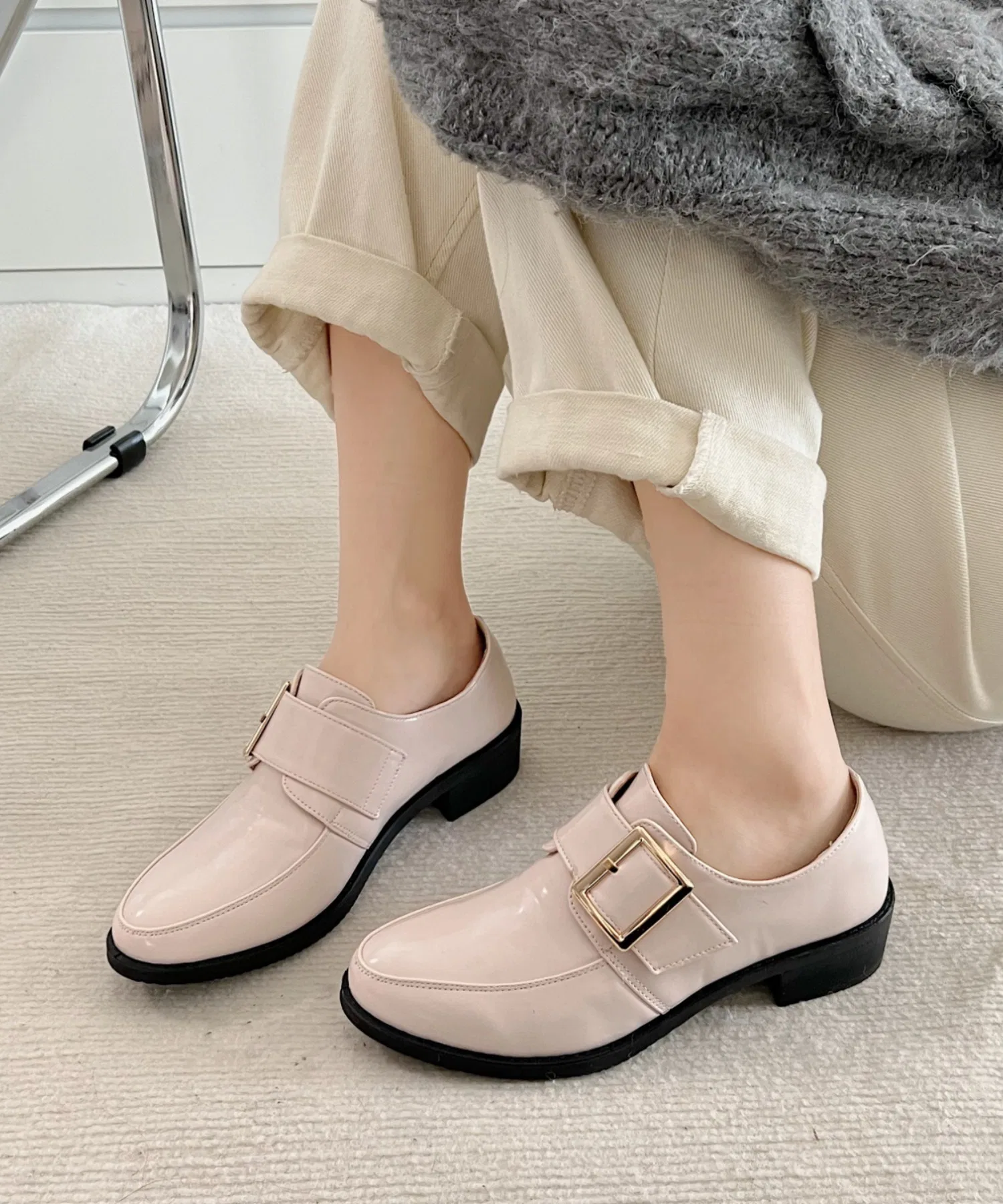 Женские лоферы с пряжкой Shoes in Closet 7666 бежевые