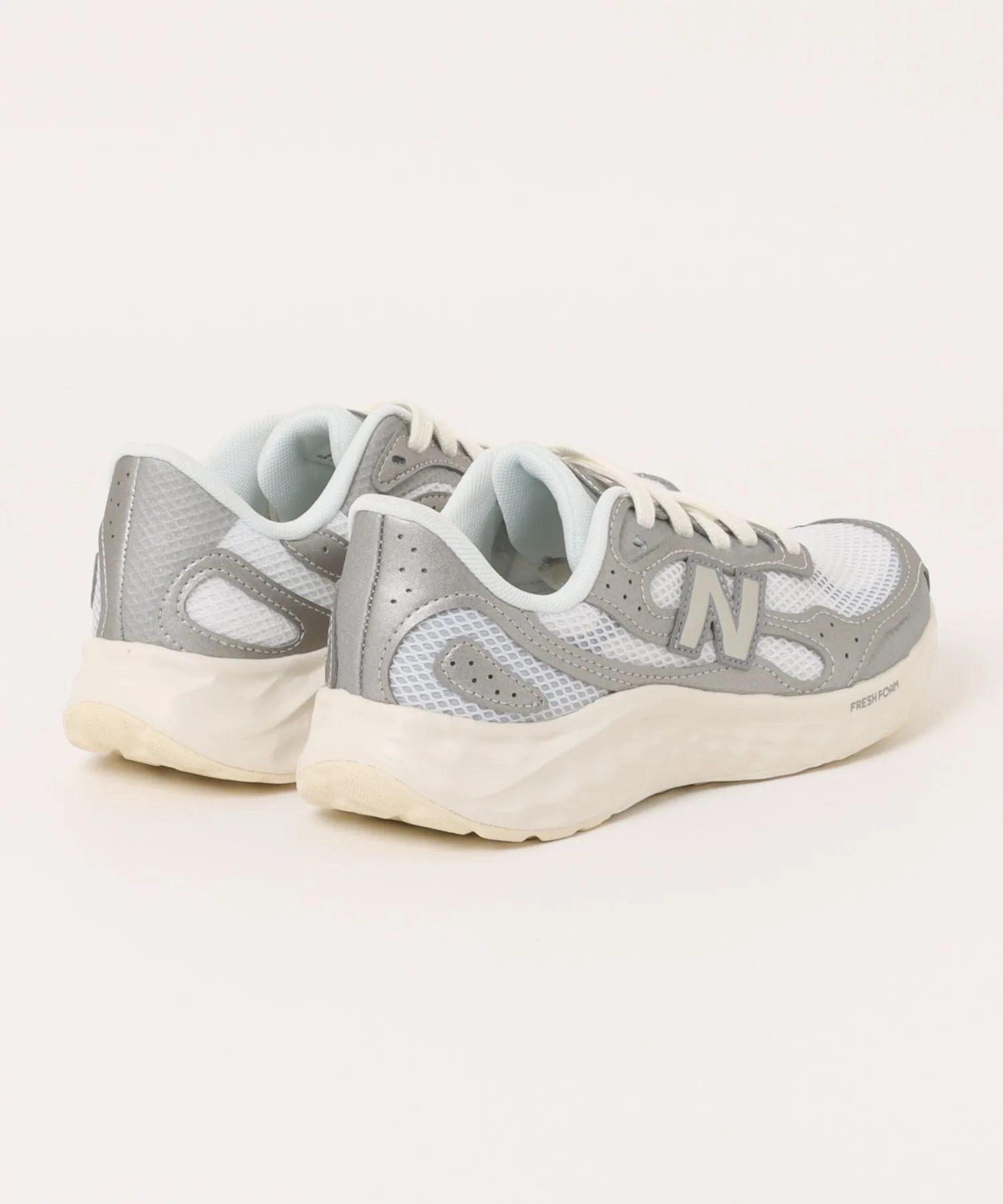 Мужские кроссовки из синтетической кожи и сетки Fresh Foam Arishi V4 New Balance WARIS серебристые — фото 2