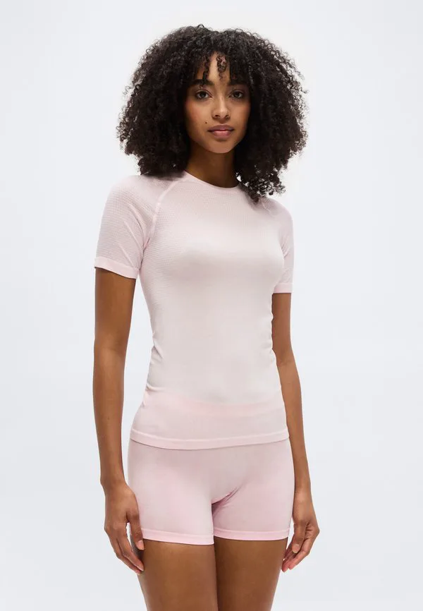 

Футболка с круглым вырезом, светоотражающая ткань. Odlo, Hyper Pink, Розовый, Футболка с круглым вырезом, светоотражающая ткань. Odlo, Hyper Pink