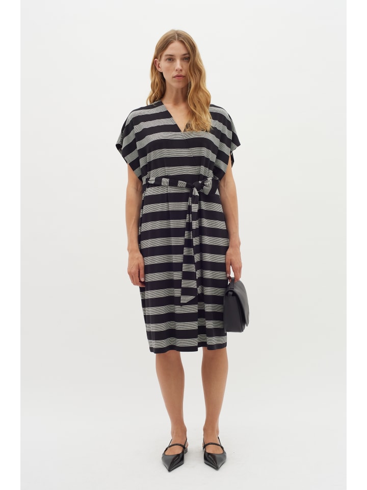 

Платье LetitsiaIW с поясом, свободного кроя, черного и шепота белого цвета InWear