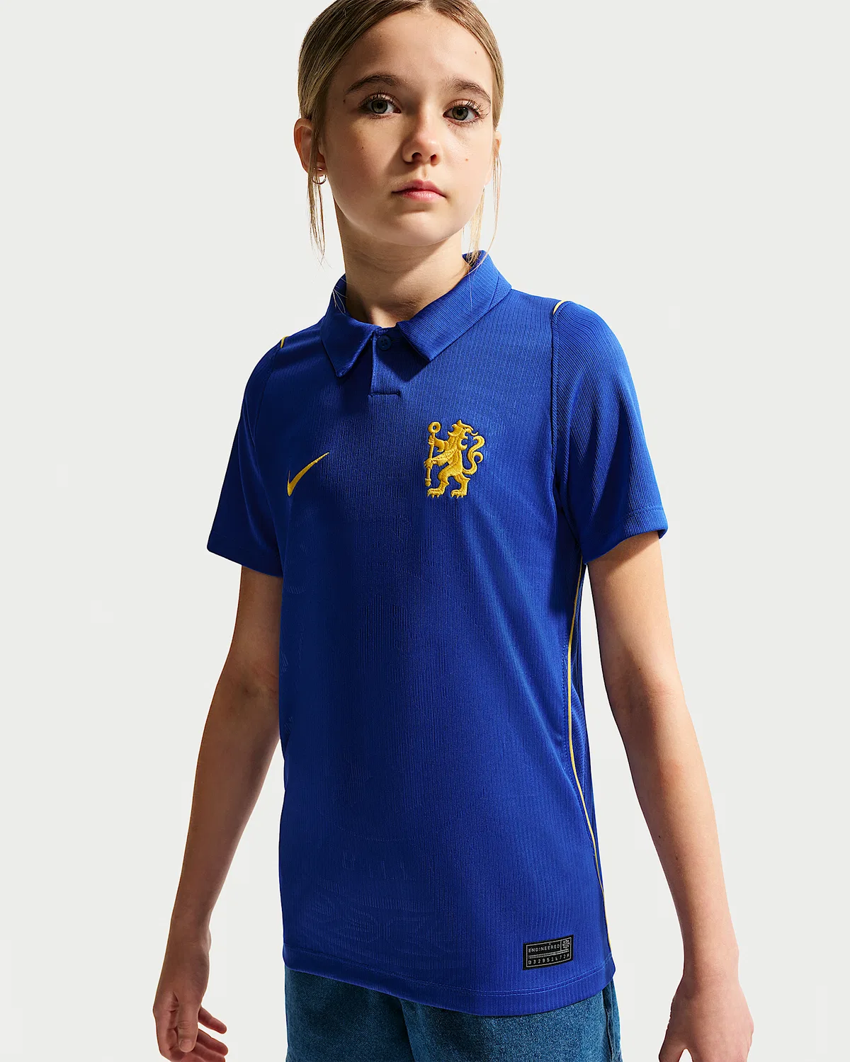 Детская футболка Nike Dri-FIT Soccer Replica Jersey Chelsea FC 2026/27 Stadium Home, Bright Blue/Midwest Gold/Midwest Gold — фото 2