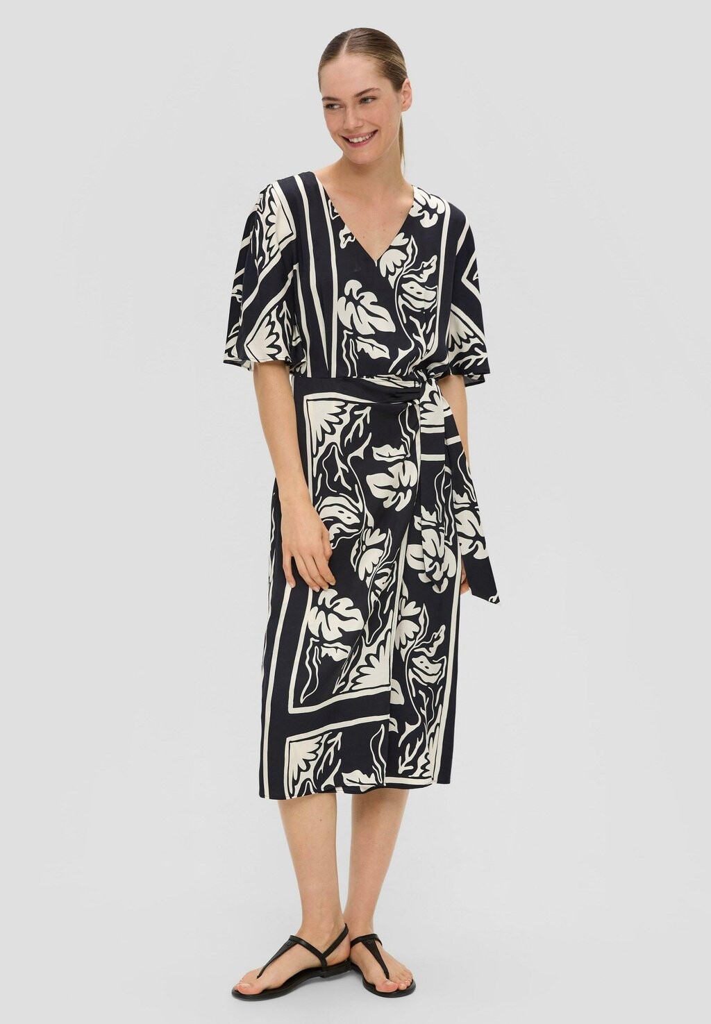 

Дневное платье MIT ALL-OVER-PRINT s.Oliver BLACK LABEL, черный