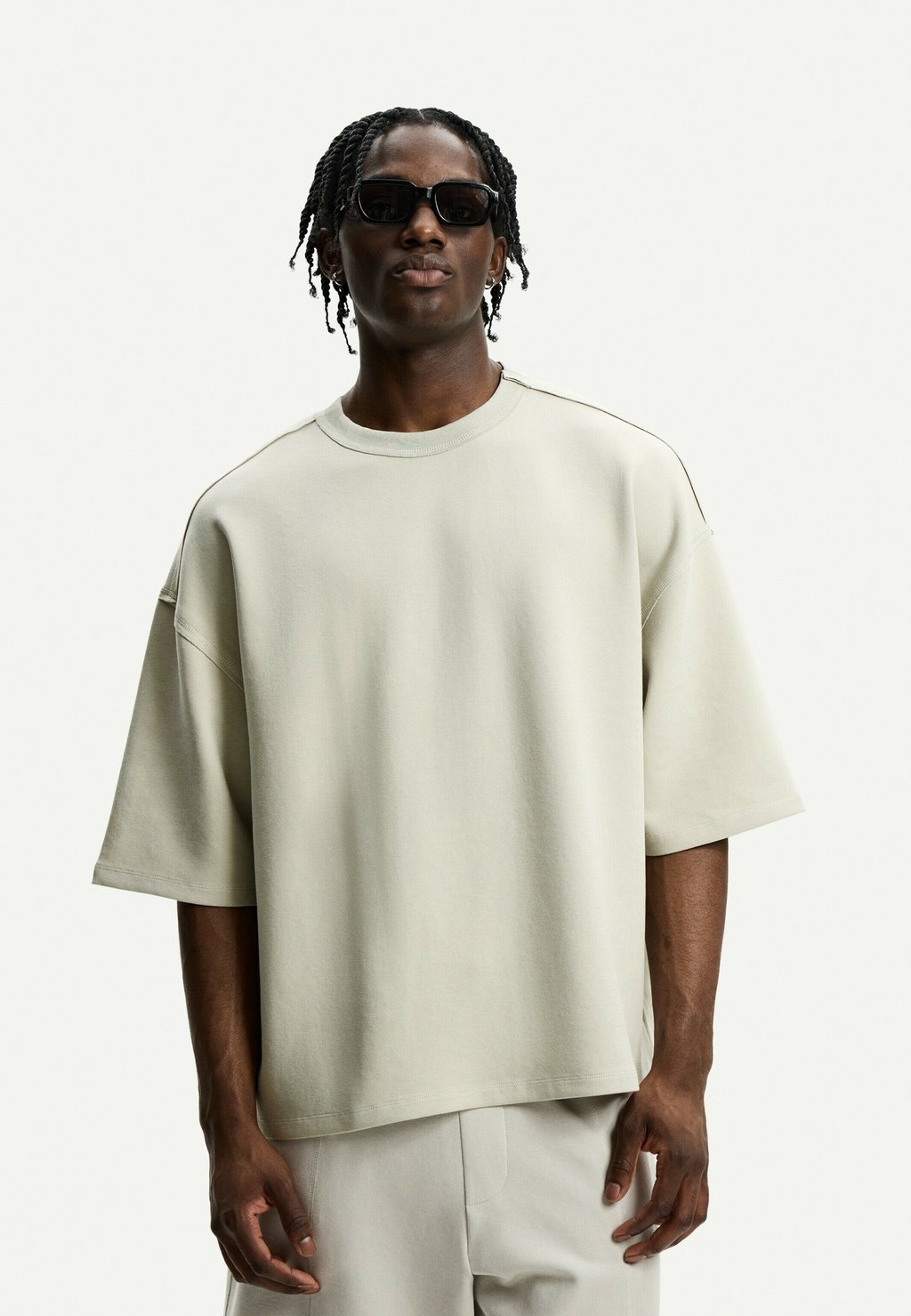 

Базовая футболка OVERSIZED Bershka, светло-серый