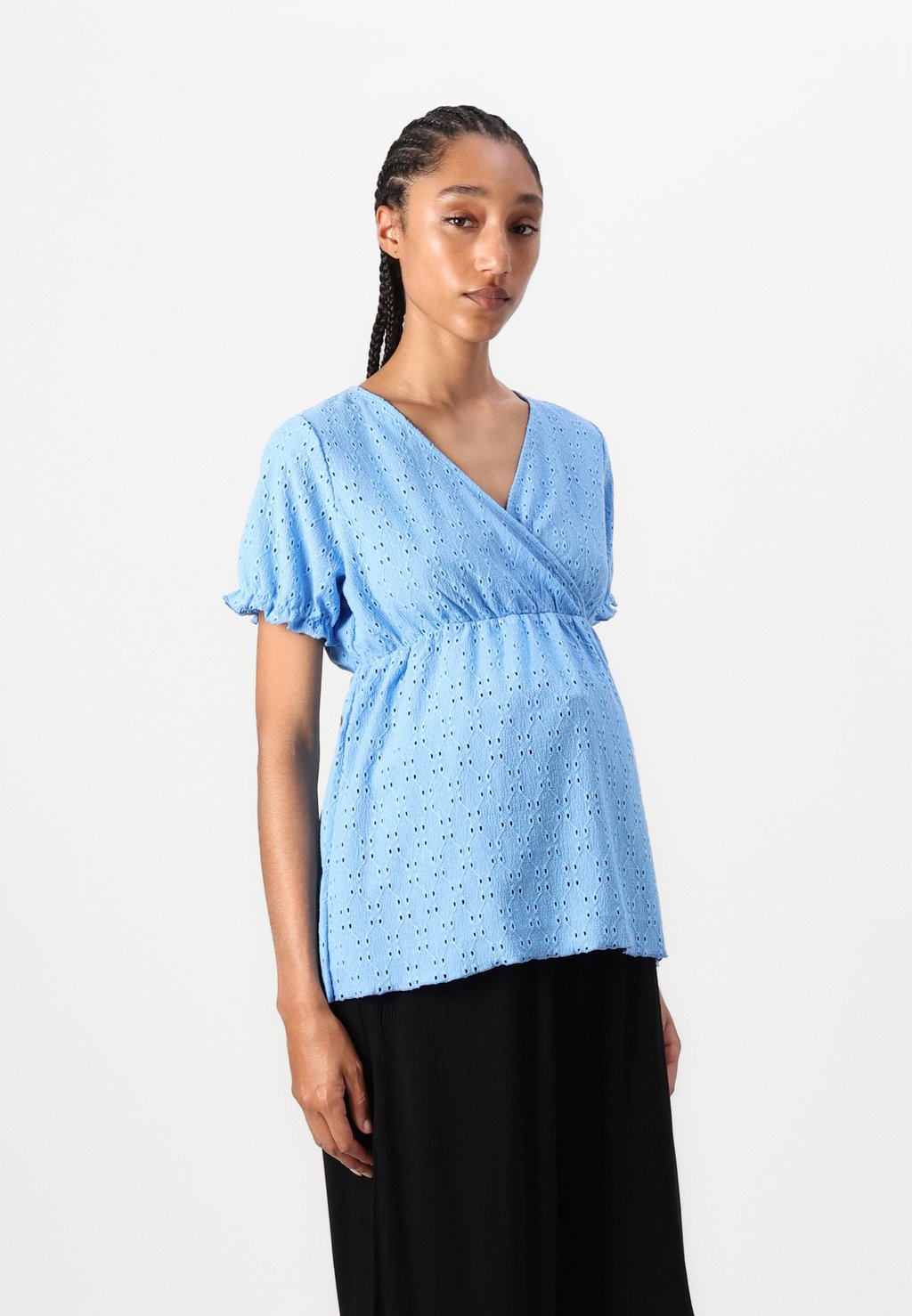 

Блуза VMMULRIKKE BRODERIE ANGLAIS Vero Moda Maternity, светло-голубой