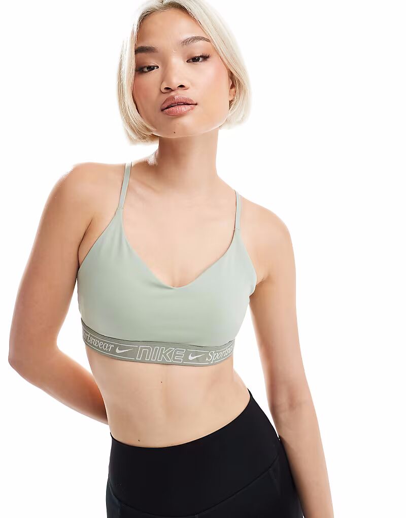 

Спортивный бюстгальтер Nike Training Gym Life Swoosh Indy Dri-FIT с легкой поддержкой цвета хаки
