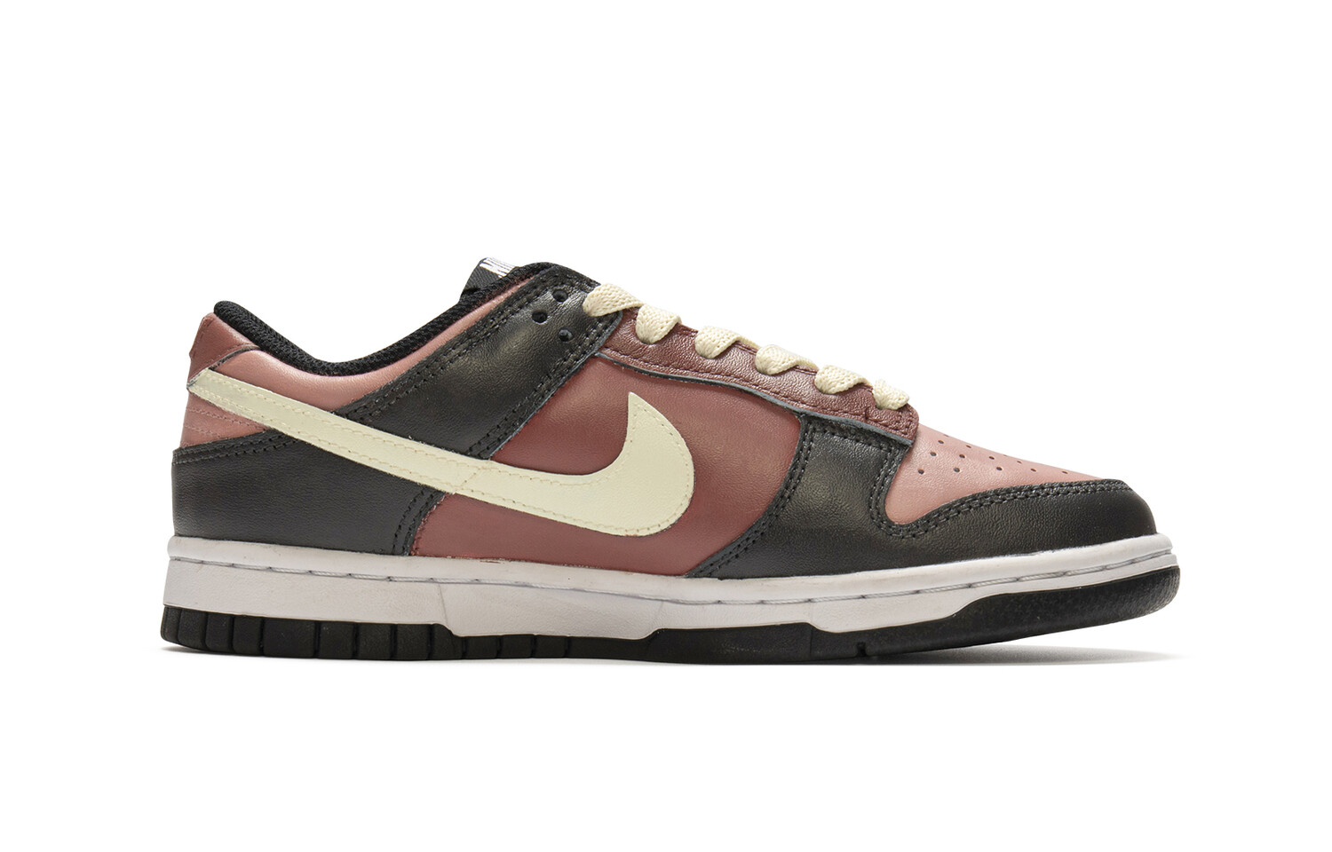 

Кроссовки Nike Dunk Skateboarding Shoes Women's Low-top Black/Red, цвет Burgundy