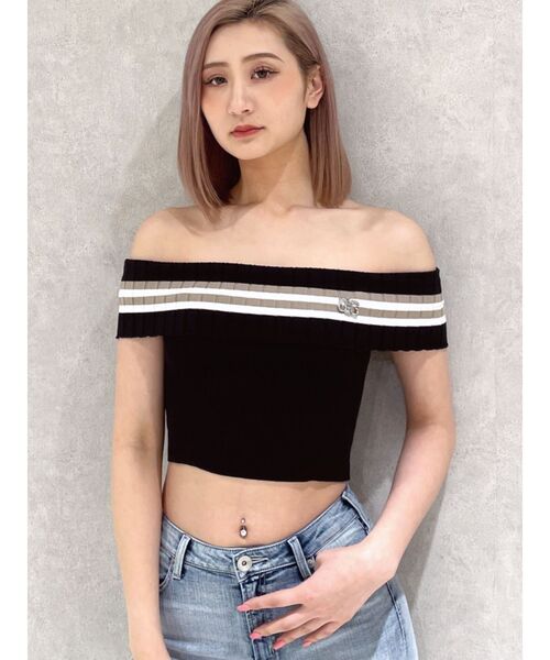 

Топ вязаный с открытыми плечами SymmetryGYDA, черный