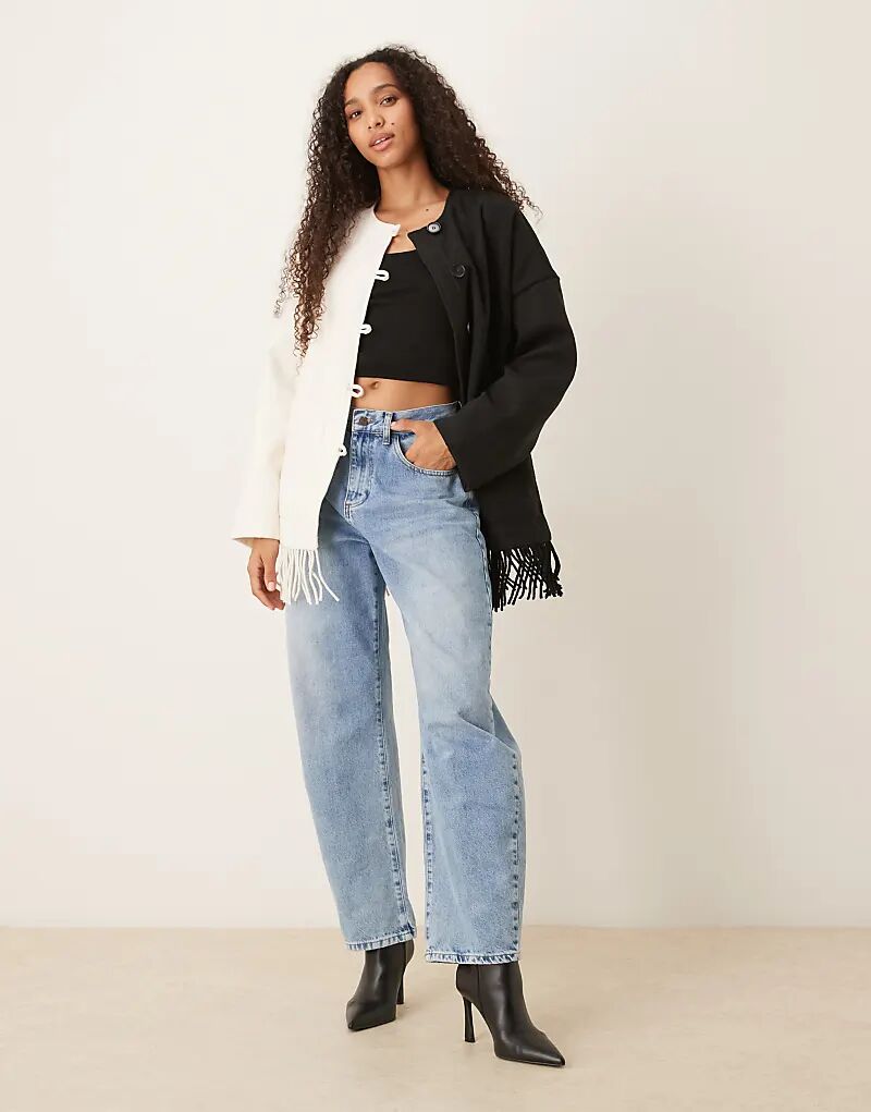 

Контрастная куртка YAS с бахромой по низу черного и кремового цветов