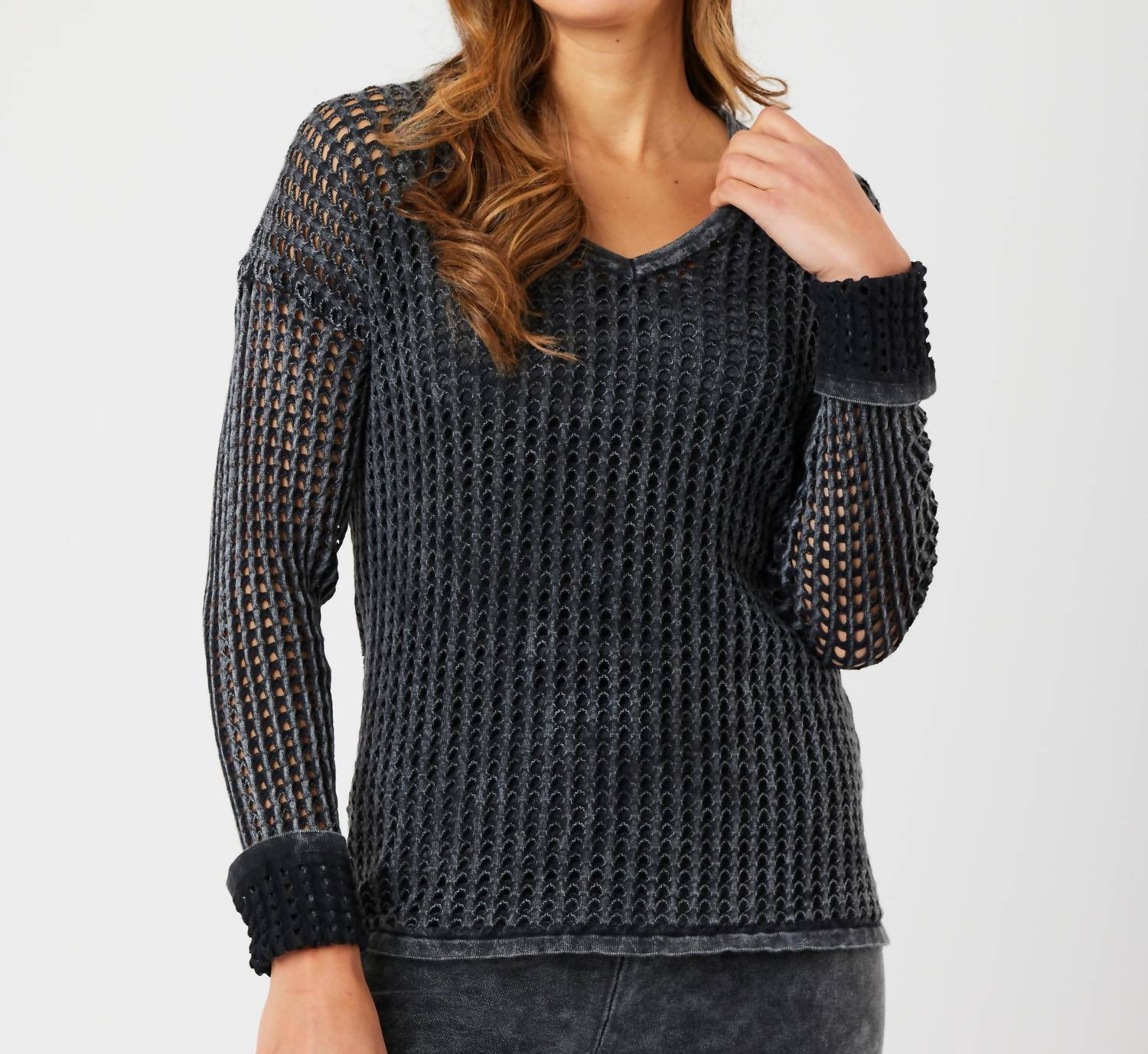 

Свитер с V-образным вырезом крючком в угольном цвете Angel Apparel, цвет charcoal