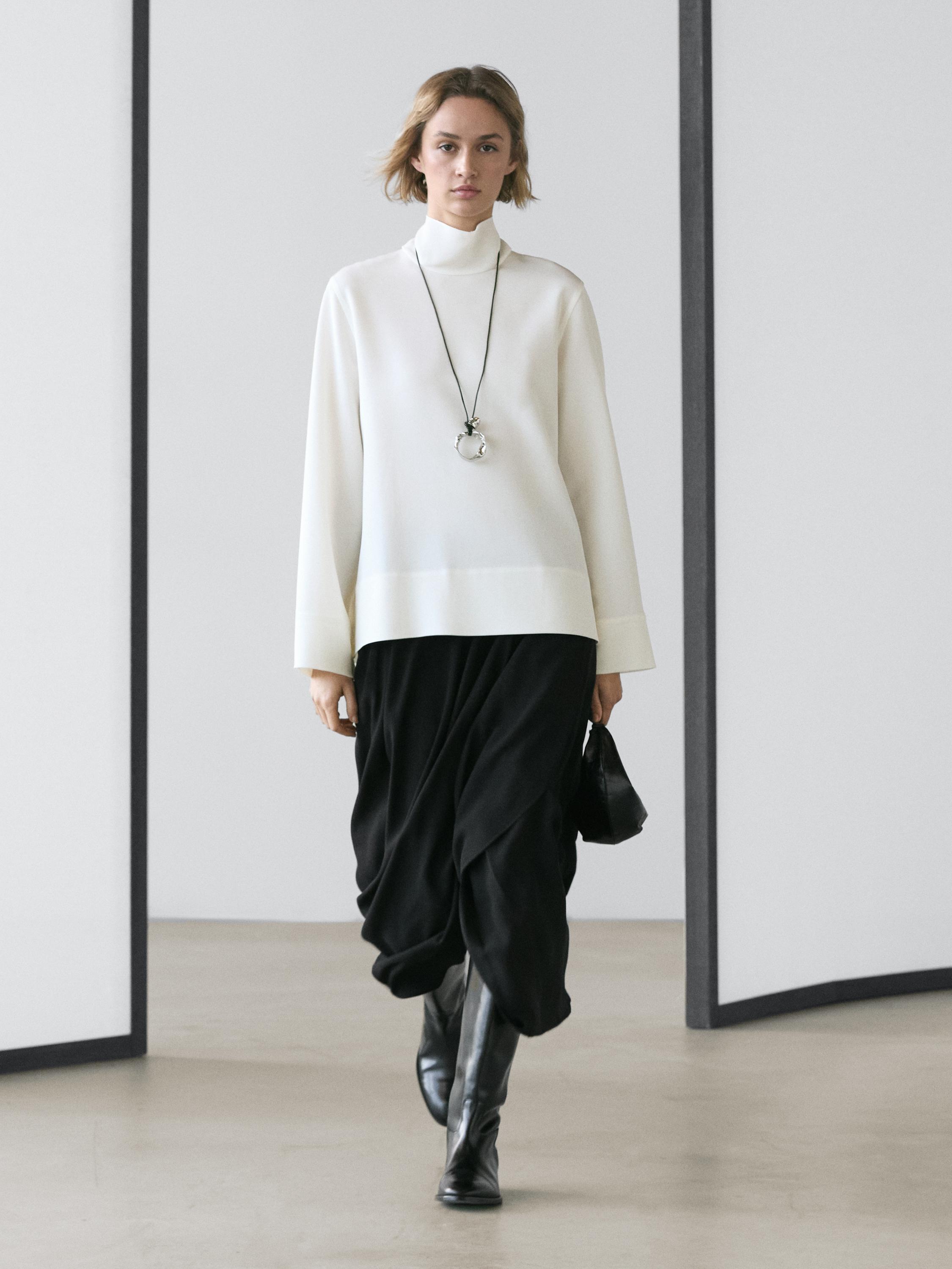 

Блуза с высоким воротником и акцентом по низу Massimo Dutti, white